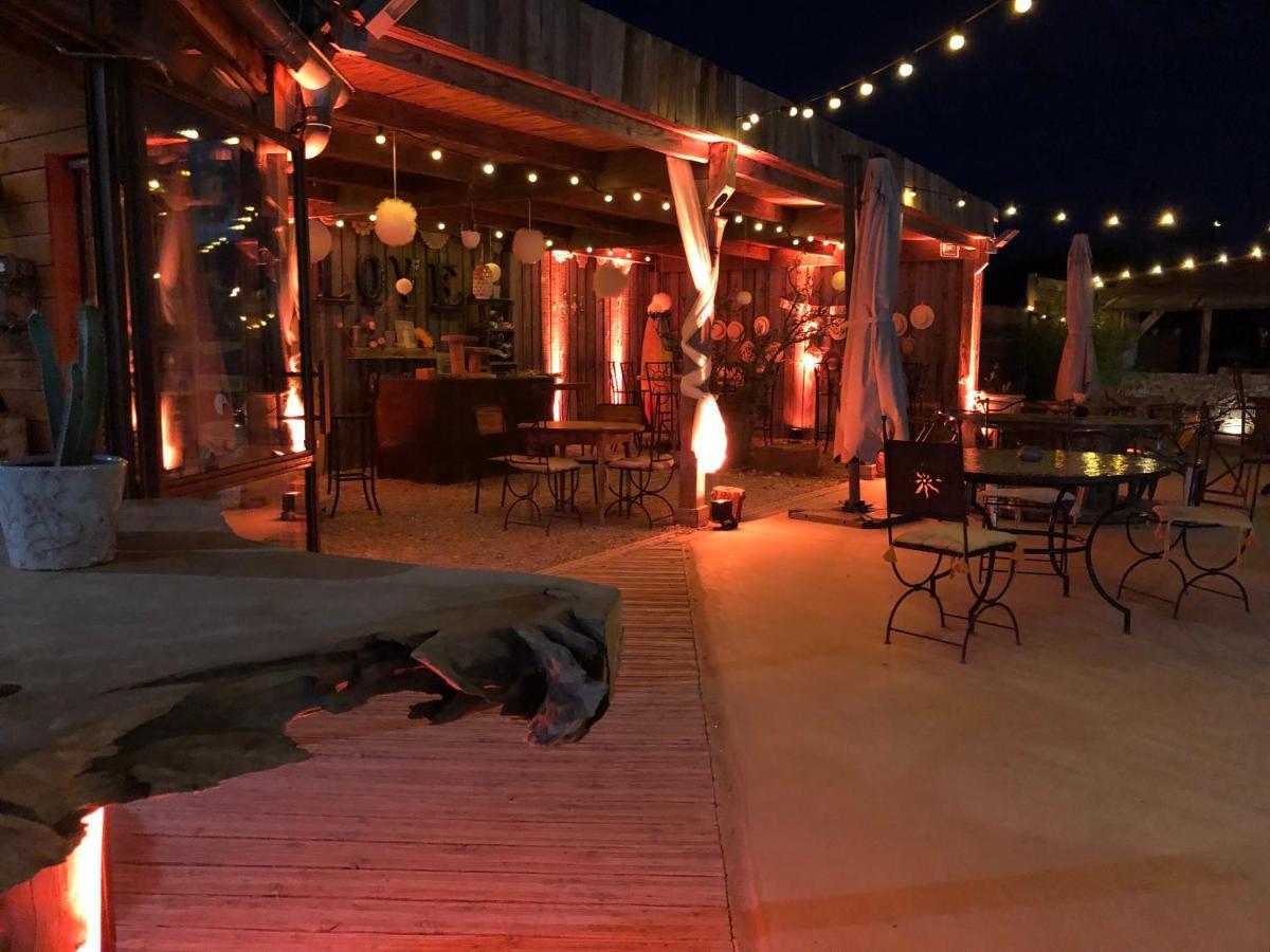 Lodges En Provence - Ecogites & Restaurant Insolites Richerenches Exterior photo