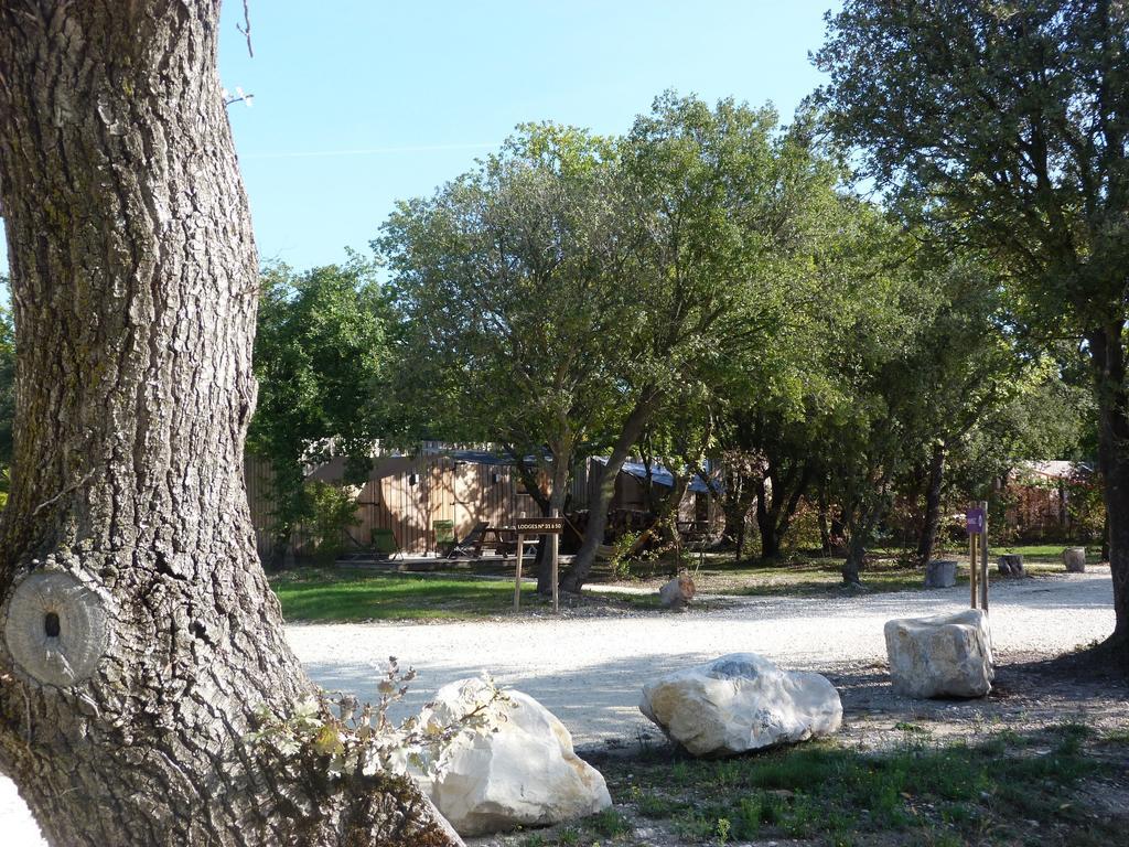 Lodges En Provence - Ecogites & Restaurant Insolites Richerenches Exterior photo